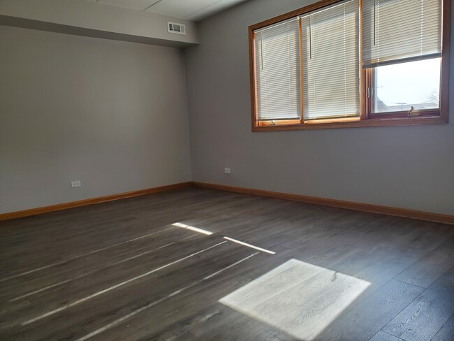 Foto del edificio - 9050 S Roberts Rd