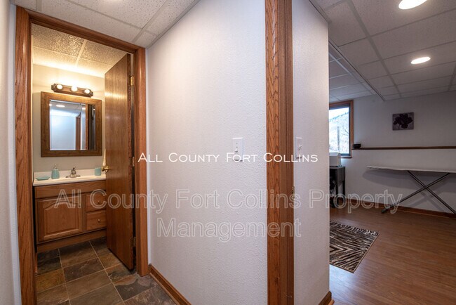 Foto del edificio - 4713 Overhill Dr