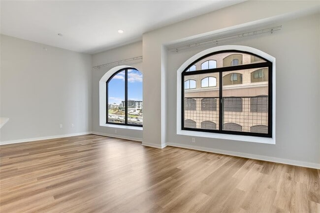 Building Photo - 507 Sabine St