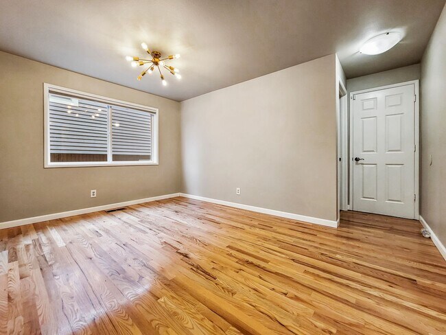 Foto del edificio - Centrally Located 4BR Gem near Northgate w...