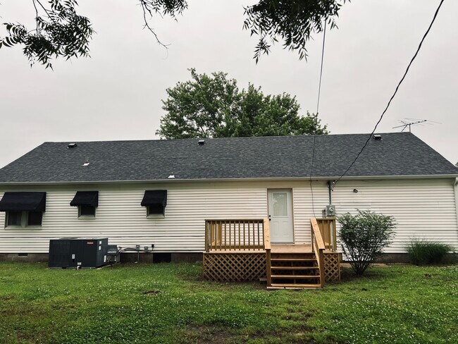 Building Photo - 502 S Jones Ave