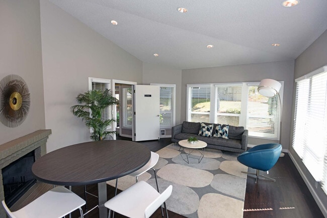 Building Photo - Spinnaker Apartments