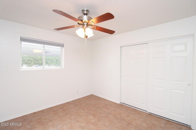 Foto del edificio - 8060 E Oak St