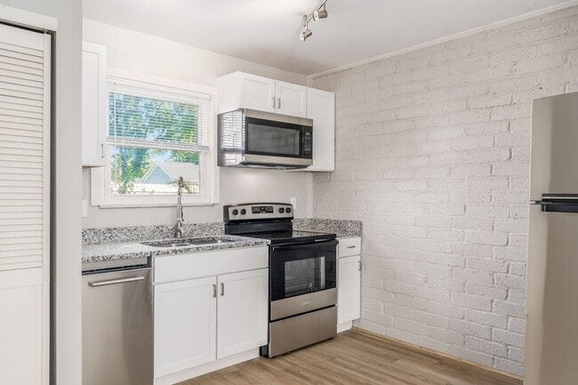 Building Photo - 721 Reinhard Ave