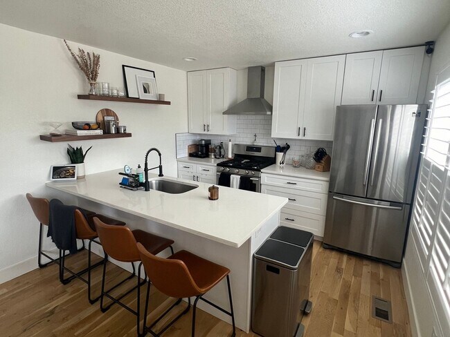 Building Photo - 3 Bedroom Single Family Home in Denver