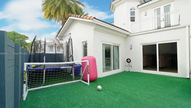 Foto del edificio - 7031 NW 113th Ct