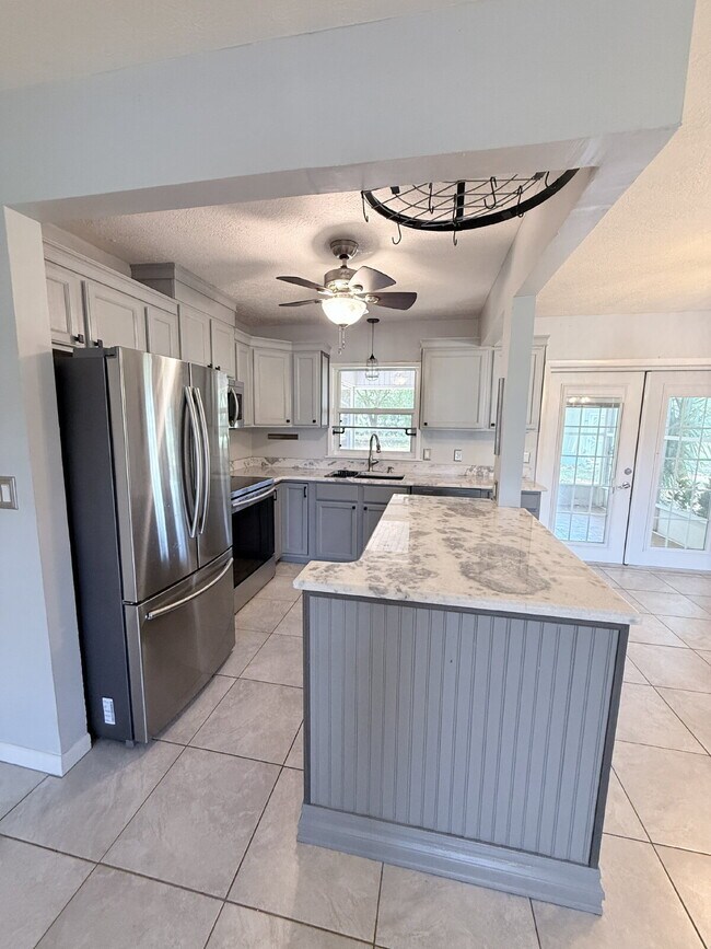 Foto del edificio - 2 Bedroom & 2Bathroom in Spring Lake