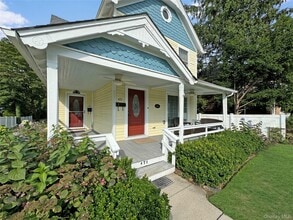 Building Photo - 471 Main St