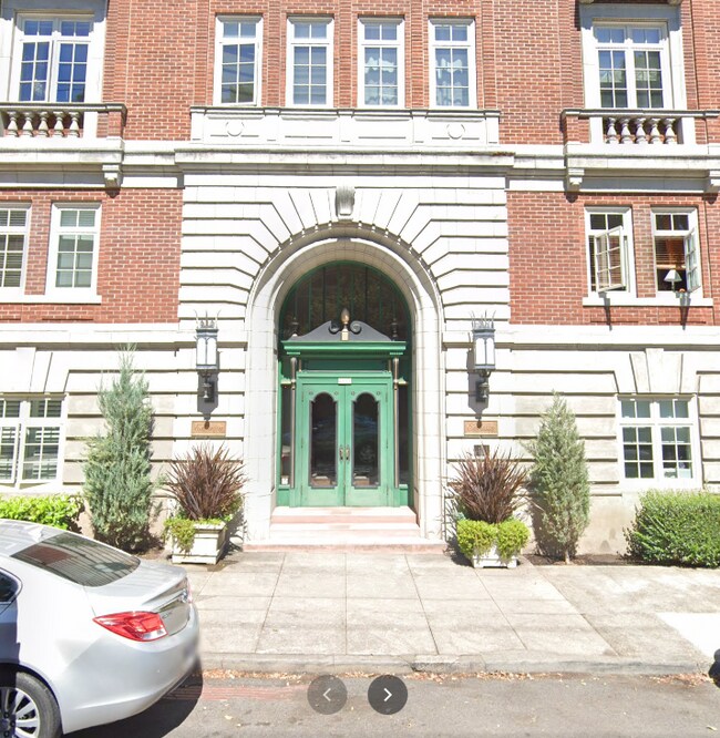 Building Photo - 2015 NW Flanders St