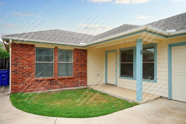 Building Photo - 3 br, 2 bath Townhome - 136 Stewart Bend C...