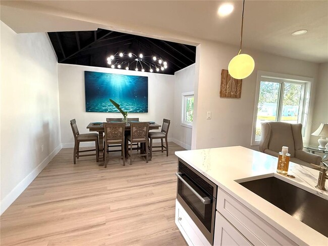 Building Photo - 400 38th Ave NE