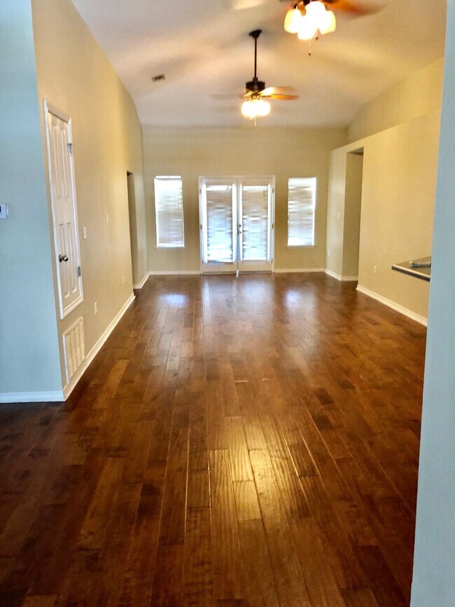 Foto del edificio - 1151 Hayden Ct