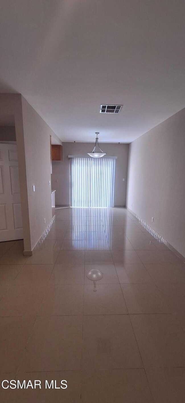 Foto del edificio - 7337 Balboa Blvd