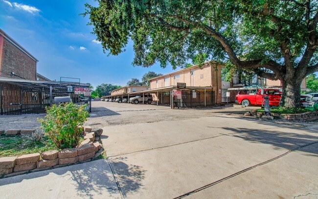 Building Photo - 8110 Albacore Dr