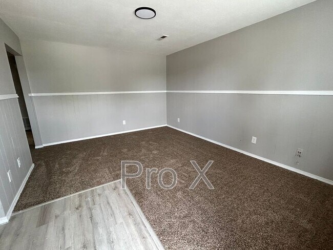 Foto del edificio - 1702 S Powell St