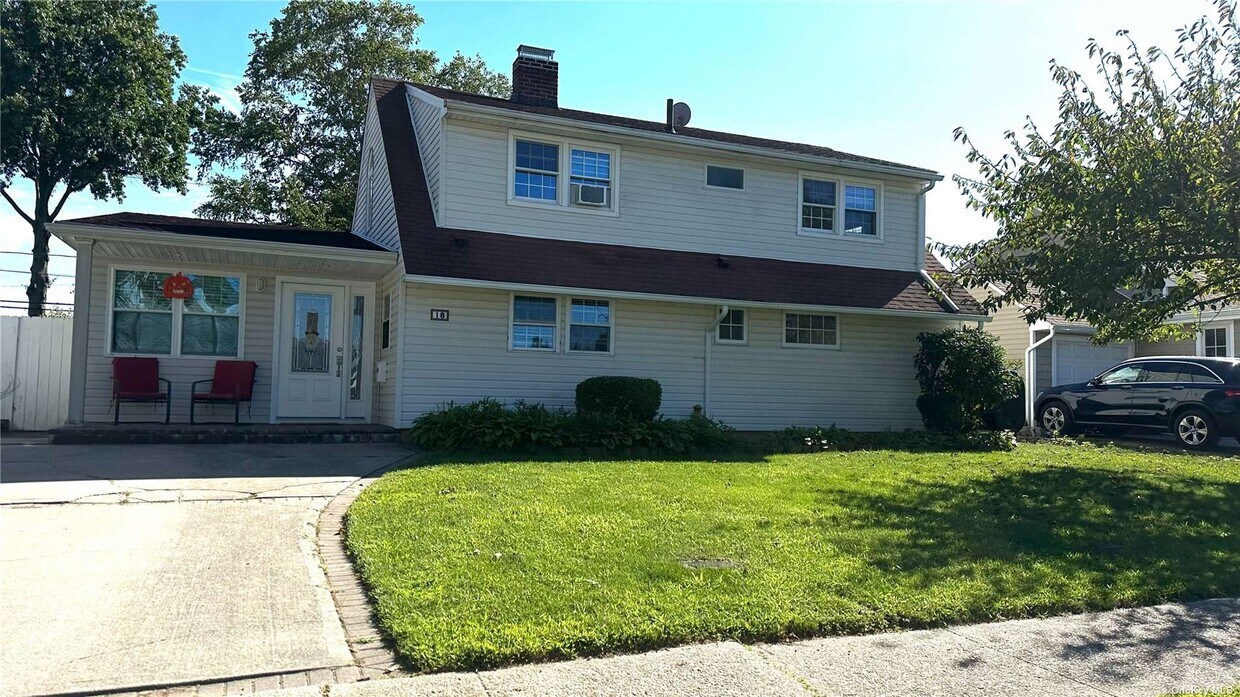 18 Finch Ln, Levittown, NY 11756 House Rental in Levittown, NY