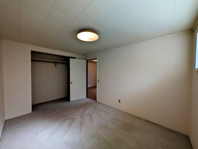 Building Photo - Over Sized 3-Bed, 2.5-Bath SFH w/ 2-Car Garage, & Fenced Backyard!