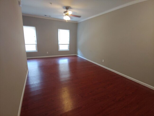 Foto del edificio - 4954 West St