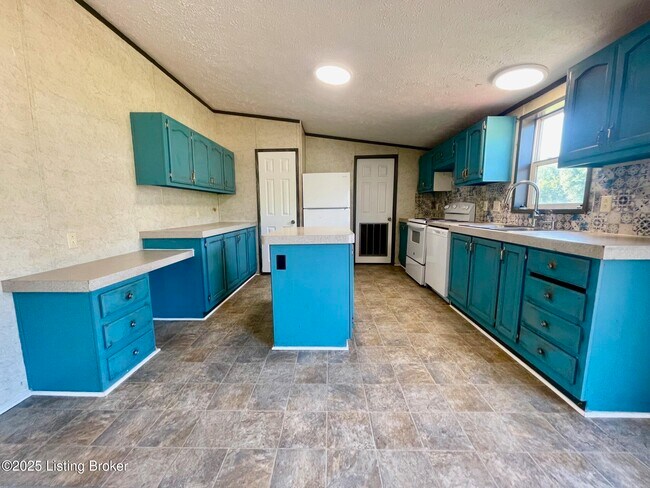 Building Photo - 7413 Westbrook Dr