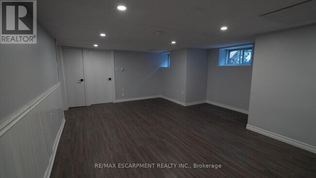 Photo du bâtiment - 2177 Lakeshore Rd.