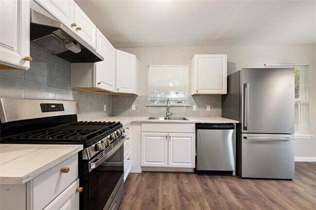 Foto del edificio - 2303 Metcalfe Rd