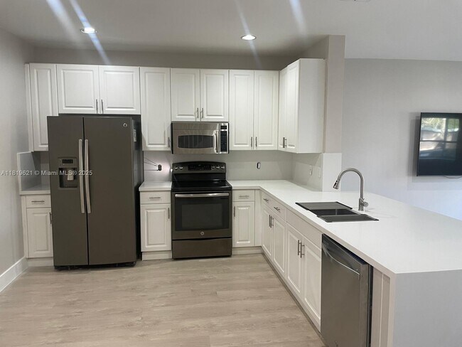 Foto del edificio - 13227 NW 7th Dr