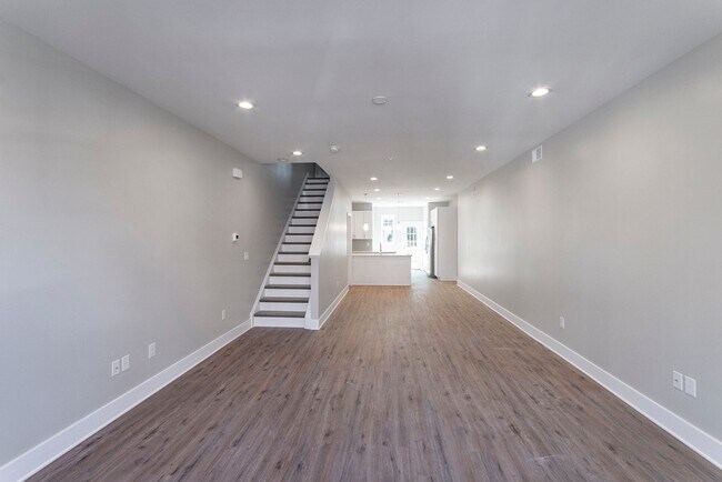 Foto del edificio - Three Bedroom Point Breeze Townhome w Roof Deck!