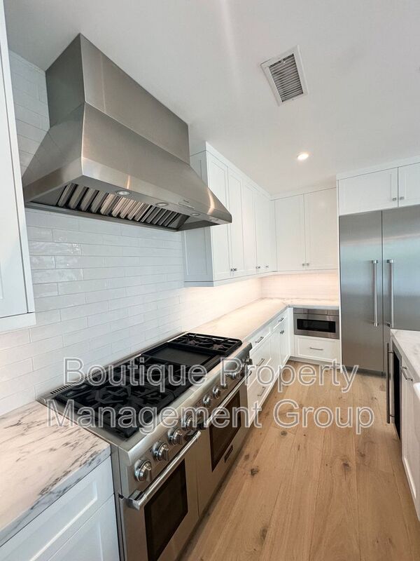 Building Photo - 514 Avocado Ave