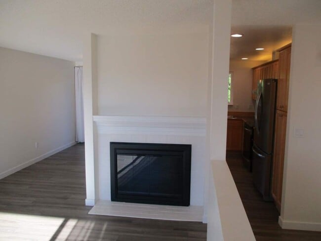 Building Photo - 4 Bedroom, 1.75 Bathroom Home in North Tacoma