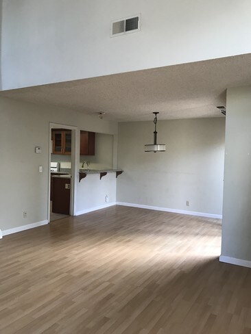 Building Photo - 3933 Avocet Terrace