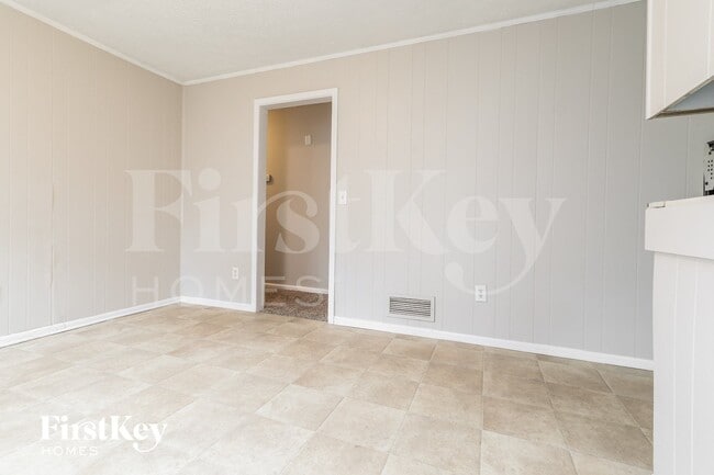 Building Photo - 2306 Wisteria Dr SW