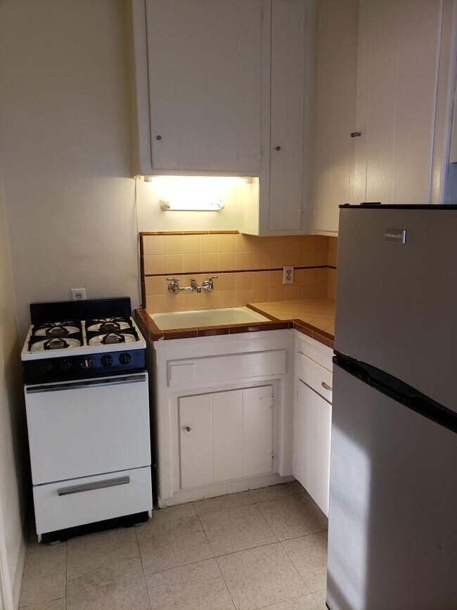 Kitchen - 11165 Sunshine Ter