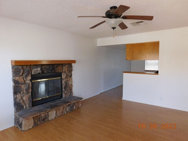 Building Photo - PLACE924 W Perdew Ave