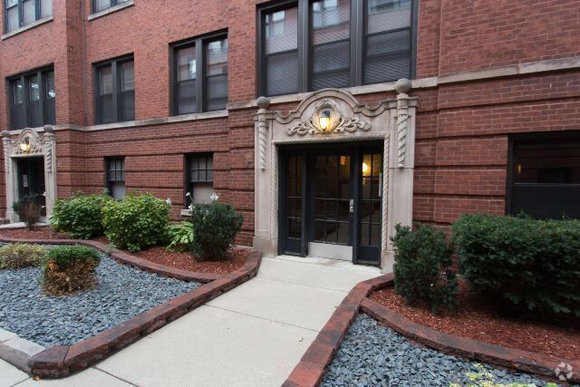 Building Photo - 3523 N Racine Ave