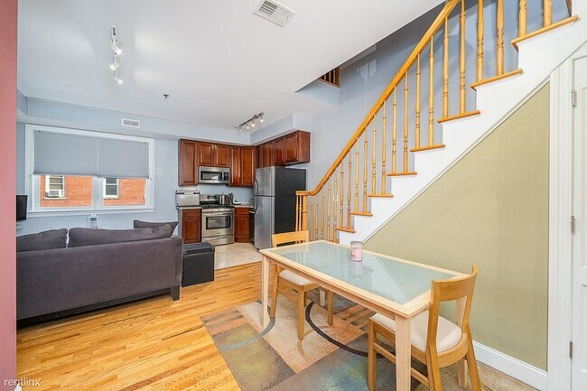 Building Photo - 1 br, 1 bath Condo - 2416 West St Apt 302