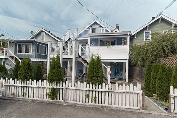 Photo du bâtiment - 870 19th Av W