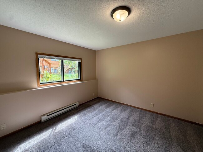 Foto del edificio - 624 Saxonwood Rd