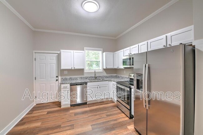 Building Photo - 206 N Hankinson St