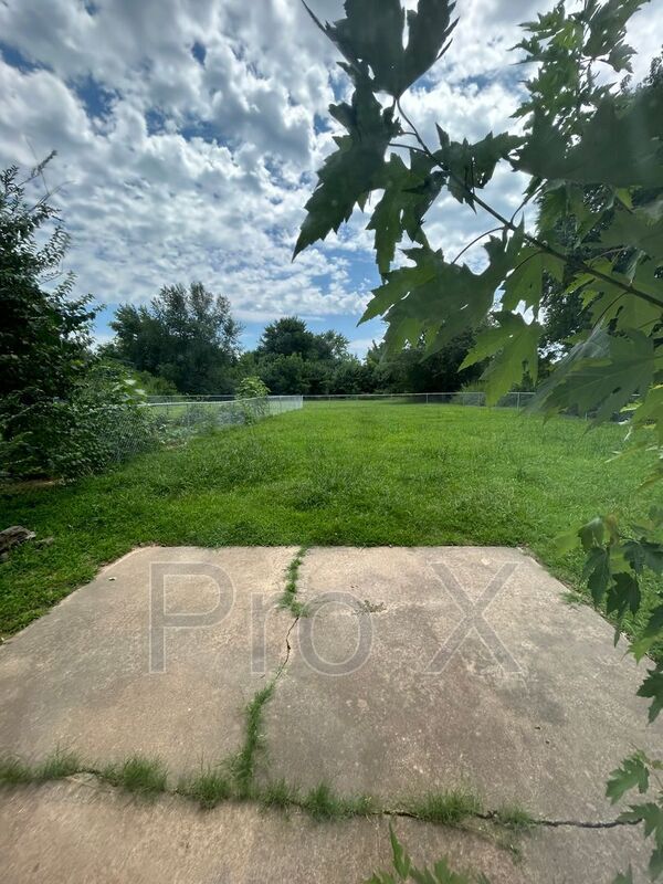 Foto del edificio - 6537 N Jeanfay Ln