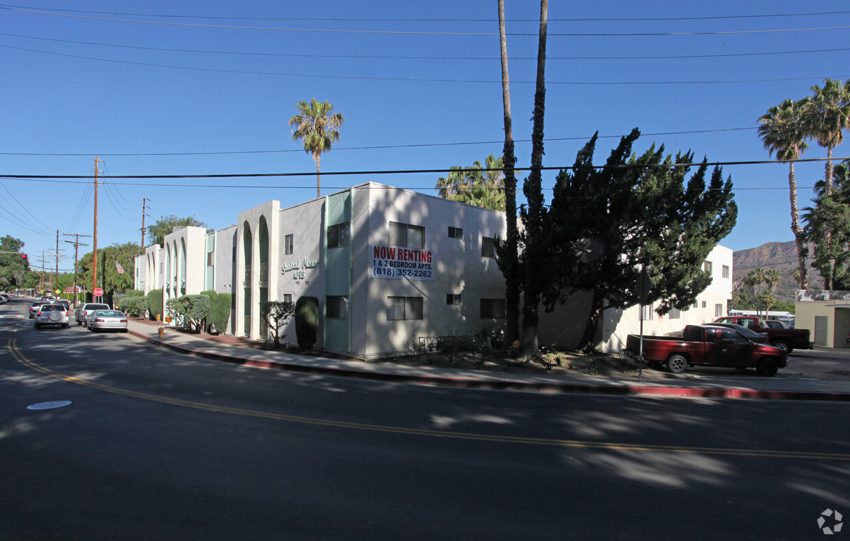 Building Photo - Fenwick Apartments