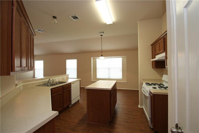 Building Photo - 1528 Haynie Bend