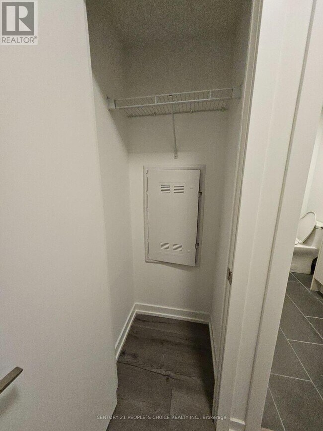 Building Photo - 1195 The Queensway