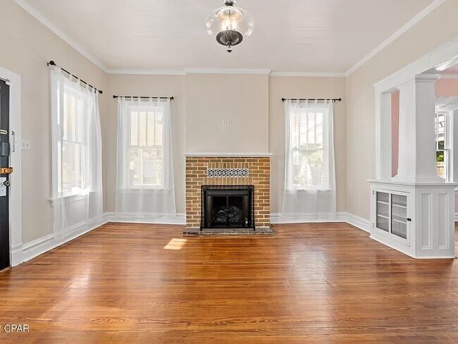 Building Photo - 418 Massalina Dr