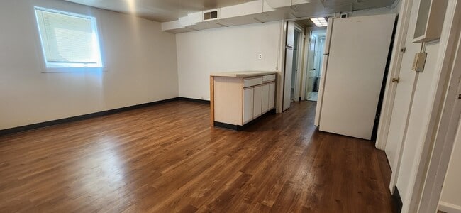 Building Photo - 405 S 12th Ave