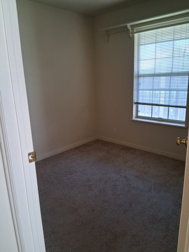 Building Photo - 1050 Orem Blvd