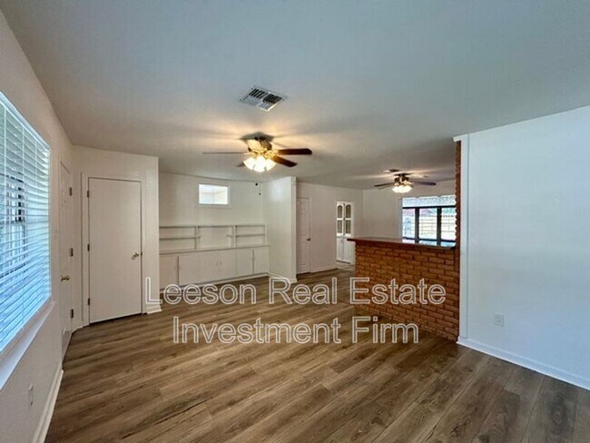 Building Photo - 3235 Caroline Dr