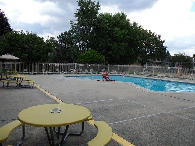 piscina - 138 E Bailey Rd