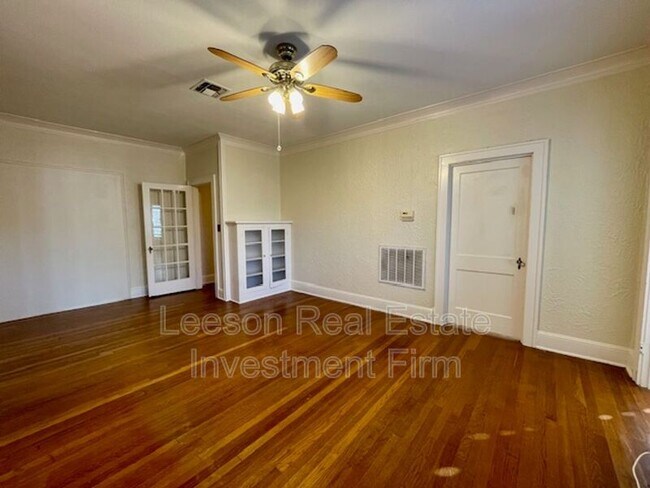 Building Photo - 458 Forest Ave