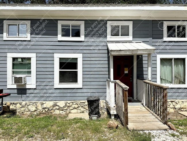 Building Photo - 1108 W McCarty Ln C