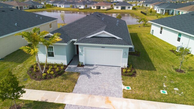 Foto del edificio - 13885 SE Riversway St